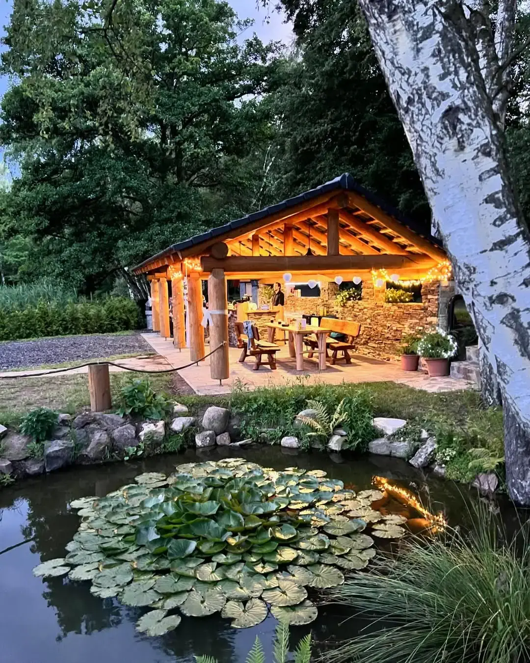 Elegantní bar pro svatební oslavu